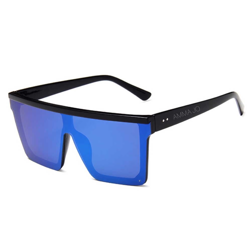 Fabulous sunglasses with reflective blue tint.
